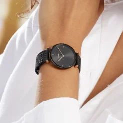 CLUSE Montre Triomphe Noir cadran noir fond noir bracelet acier noir