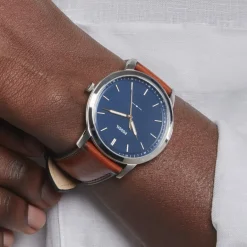 Outlet FOSSIL Montre Minimalist Bleu cadran argenté fond bleu bracelet cuir brun