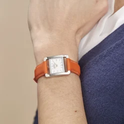 HERBELIN Montre 5Eme Avenue Blanc cadran argenté fond blanc bracelet cuir orange