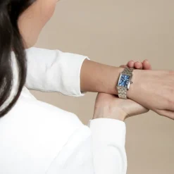 Outlet SEIKO Montre Classique Bleu cadran argenté fond bleu bracelet acier argenté